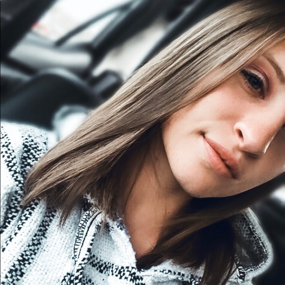 Meet your Posher, Olivia